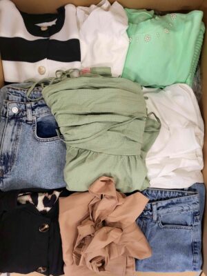 The photo shows a package with clothing in the category BSN.