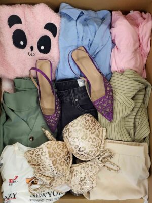 The photo shows a package with clothing in the category BSN.
