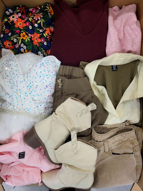 The photo shows a package with clothing in the category BSN.