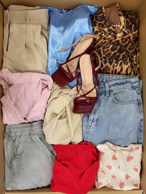 The photo shows a package with clothing in the category BSN.