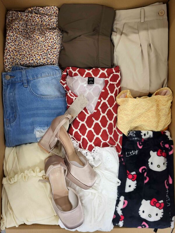 The photo shows a package with clothing in the category BSN.