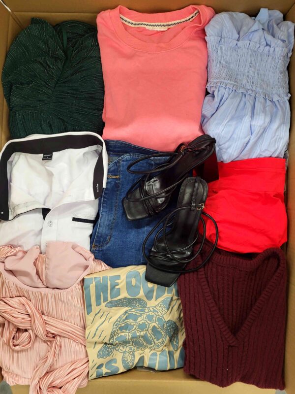 The photo shows a package with clothing in the category BSN.