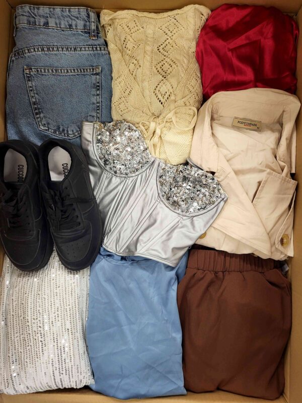 The photo shows a package with clothing in the category BSN.