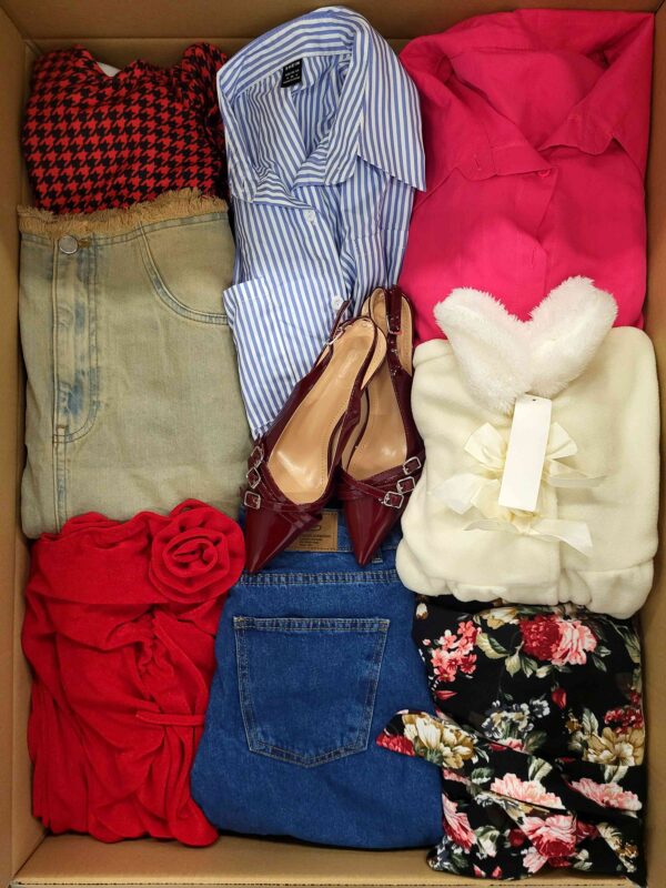 The photo shows a package with clothing in the category BSN.