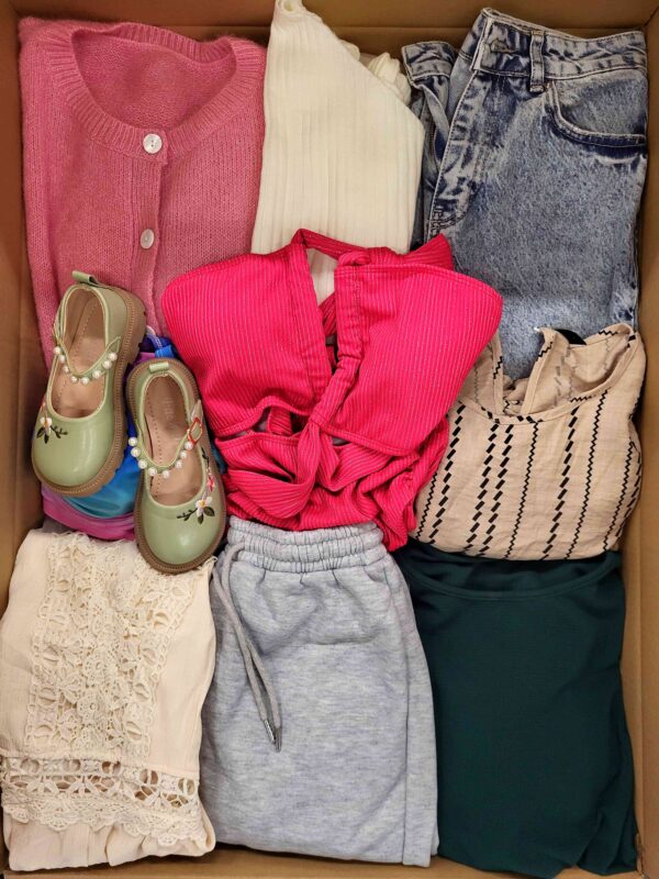 The photo shows a package with clothing in the category BSN.
