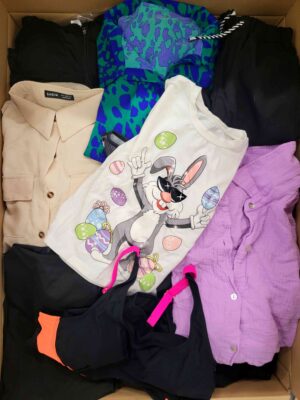 The photo shows a package with clothing in the category BSN.