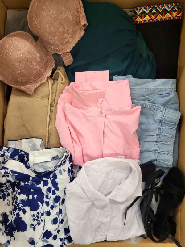 The photo shows a package with clothing in the category BSN.