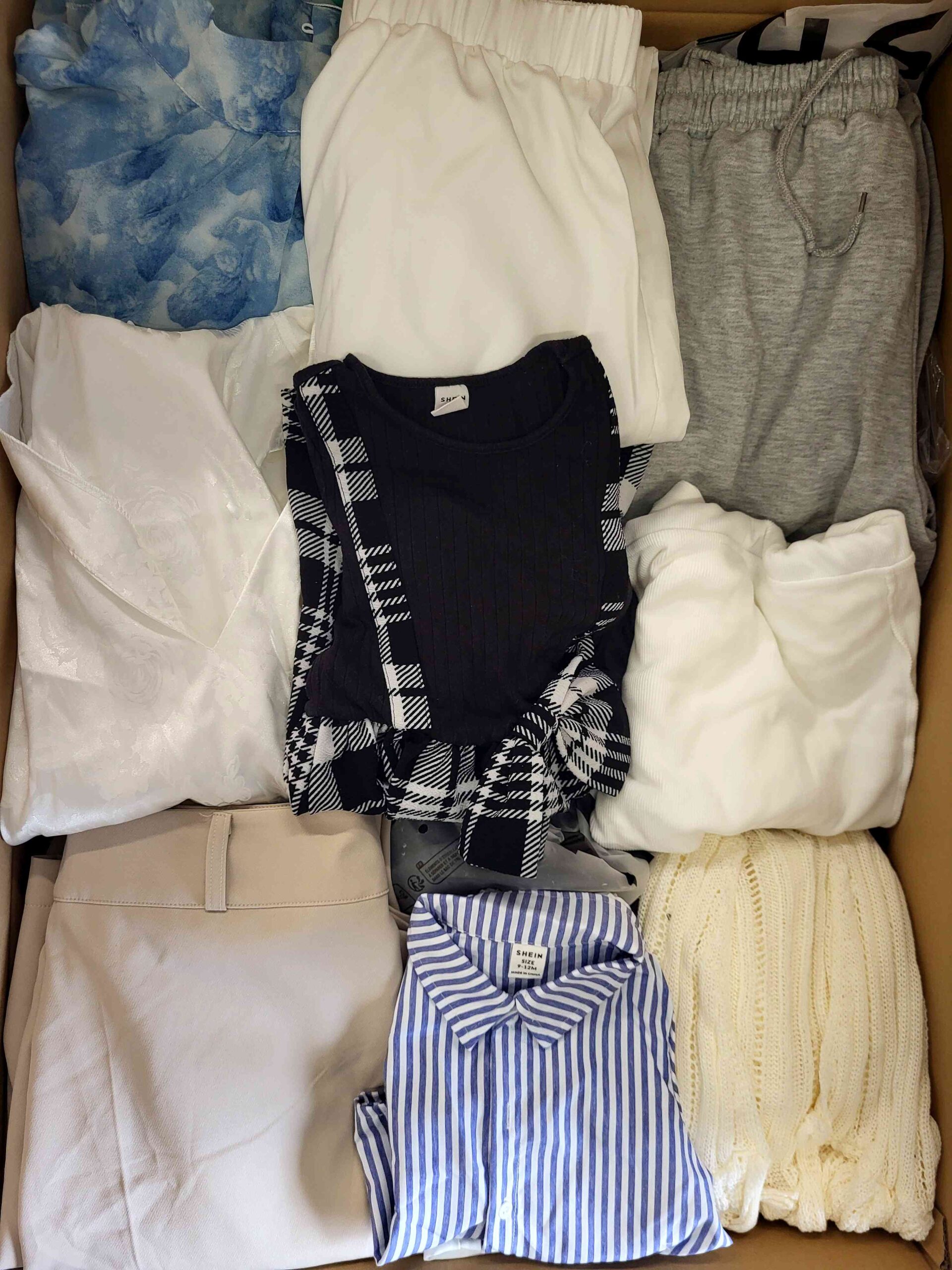 The photo shows a package with clothing in the category BSN.