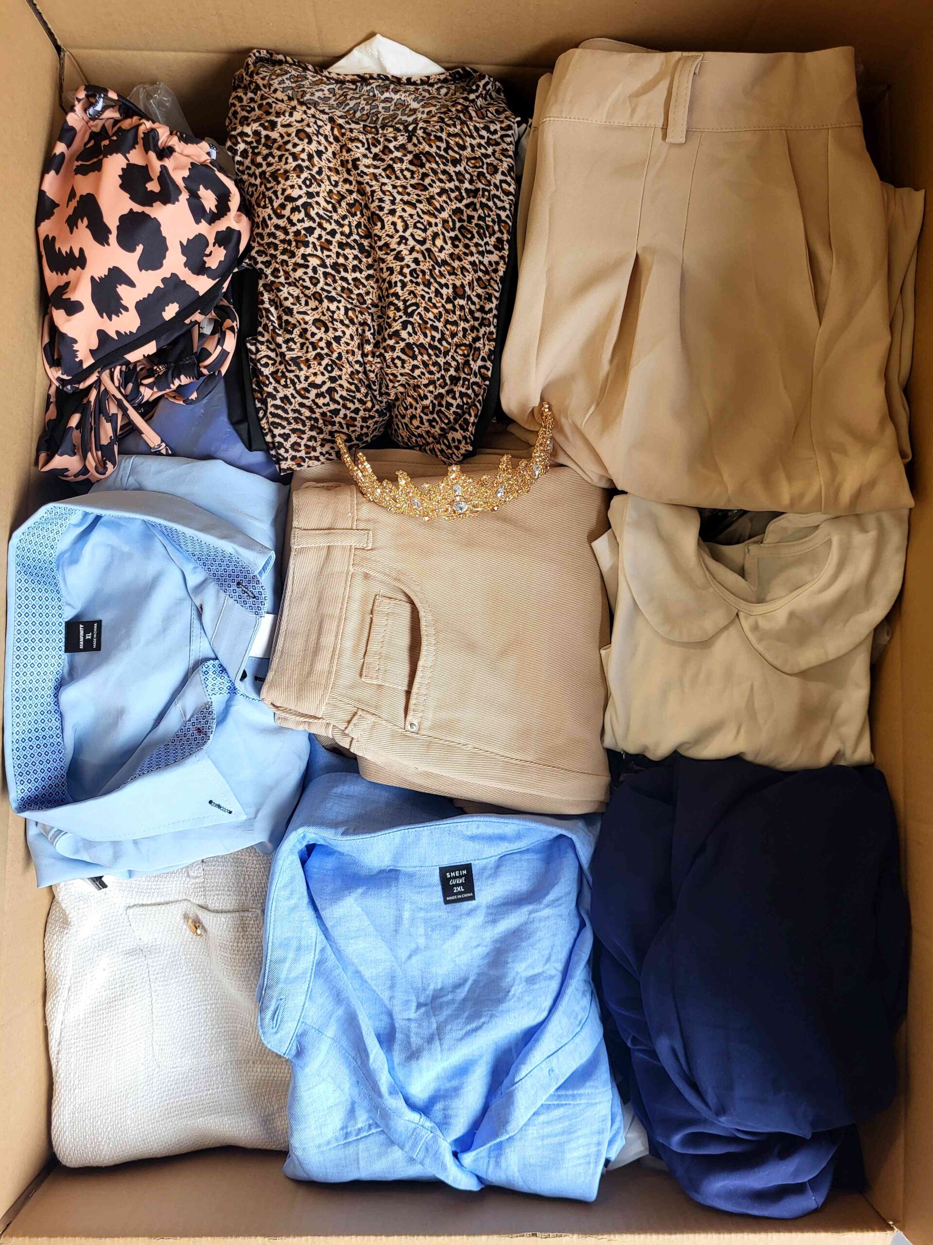 The photo shows a package with clothing in the category BSN.