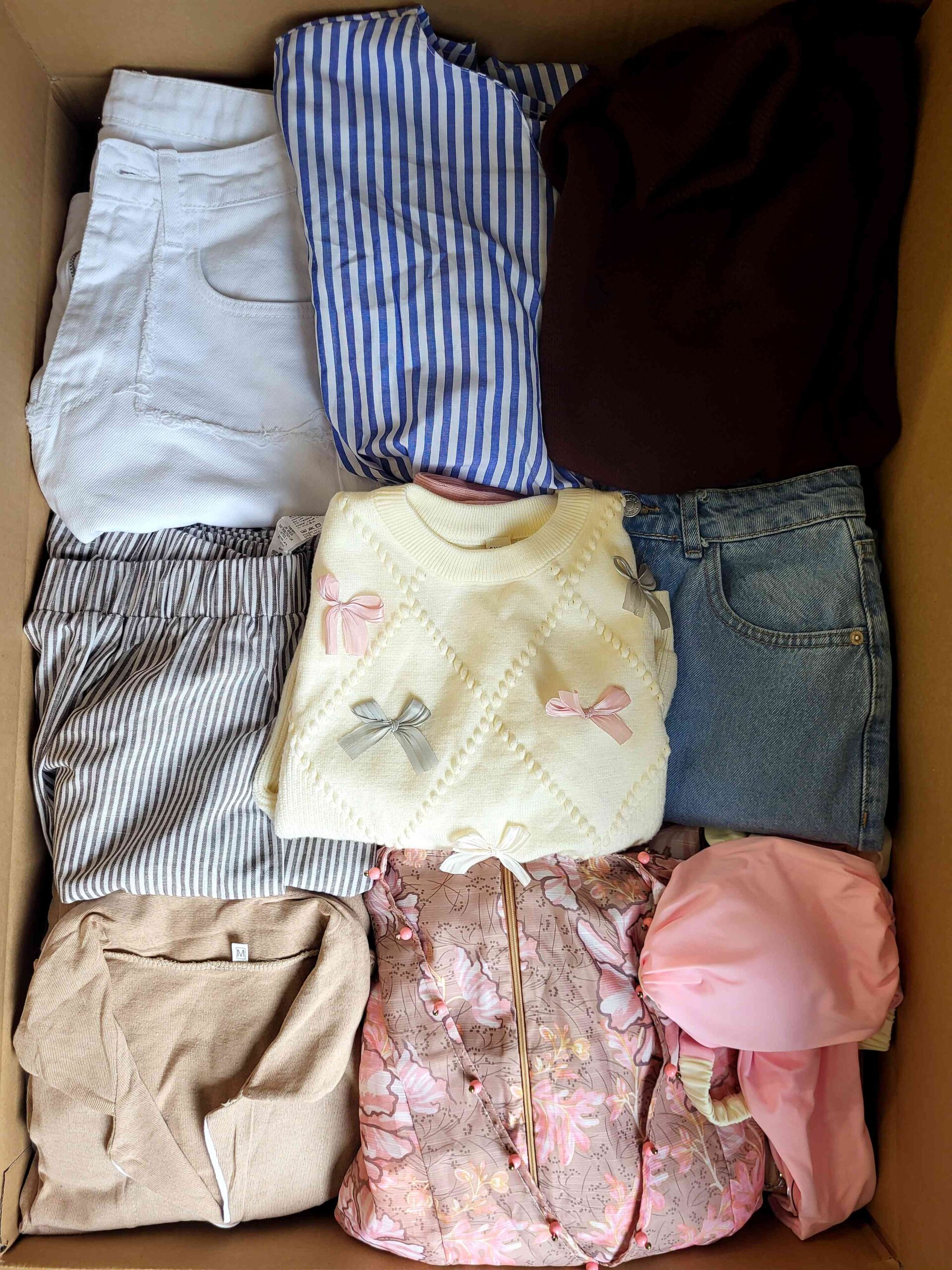 BSN1026 3 The photo shows a package with clothing in the category BSN.