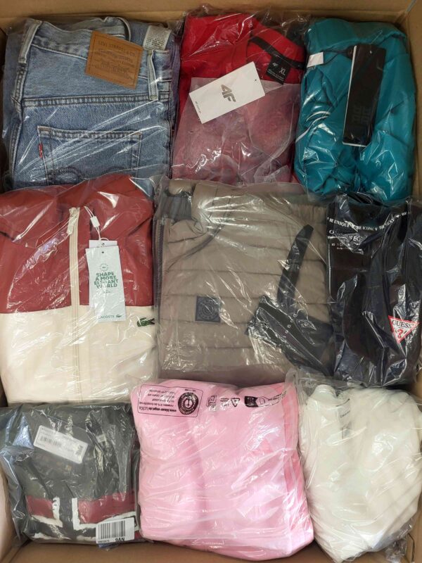 The photo shows a package with clothing in the category B.