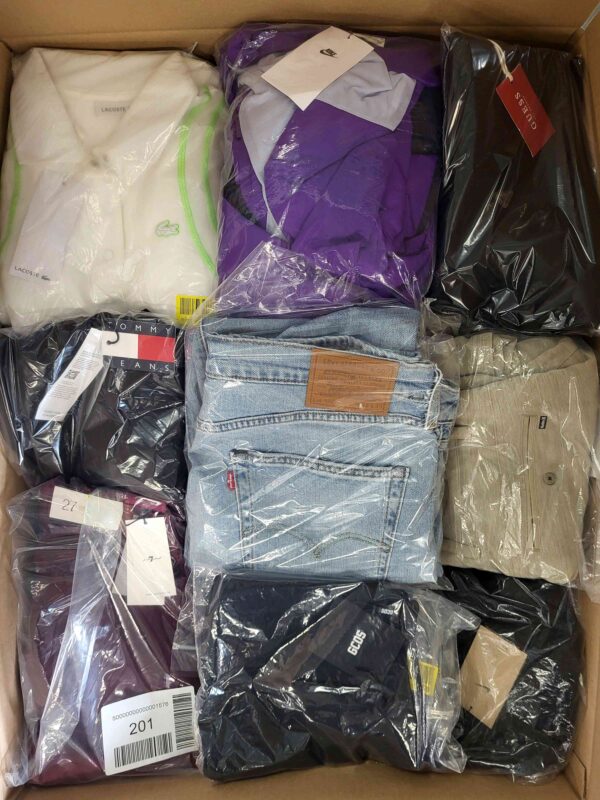 The photo shows a package with clothing in the category B.