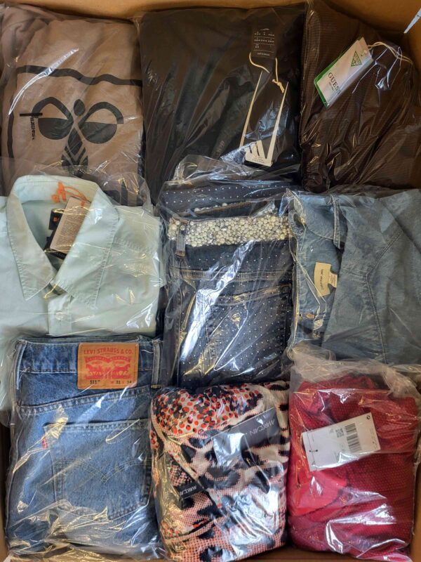 The photo shows a package with clothing in the category B.