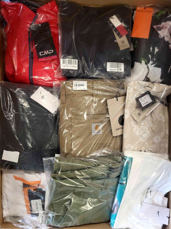 The photo shows a package with clothing in the category B.