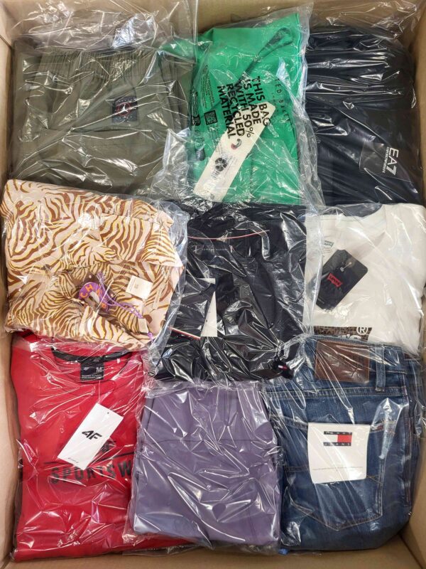 The photo shows a package with clothing in the category B.
