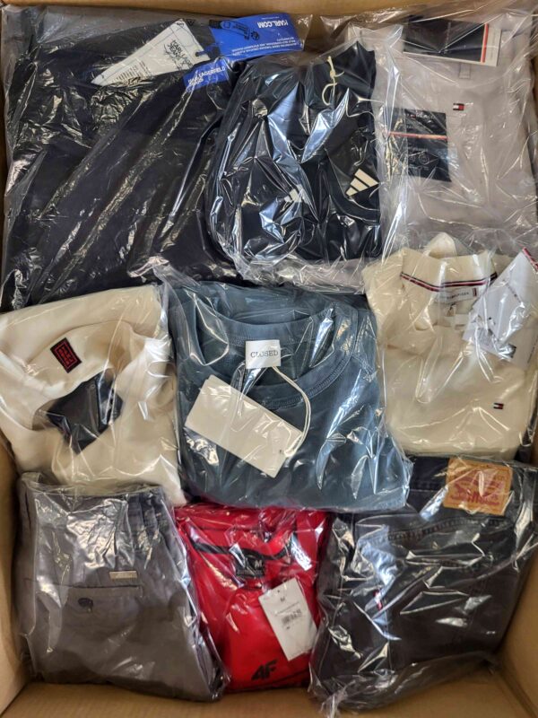 The photo shows a package with clothing in the category B.