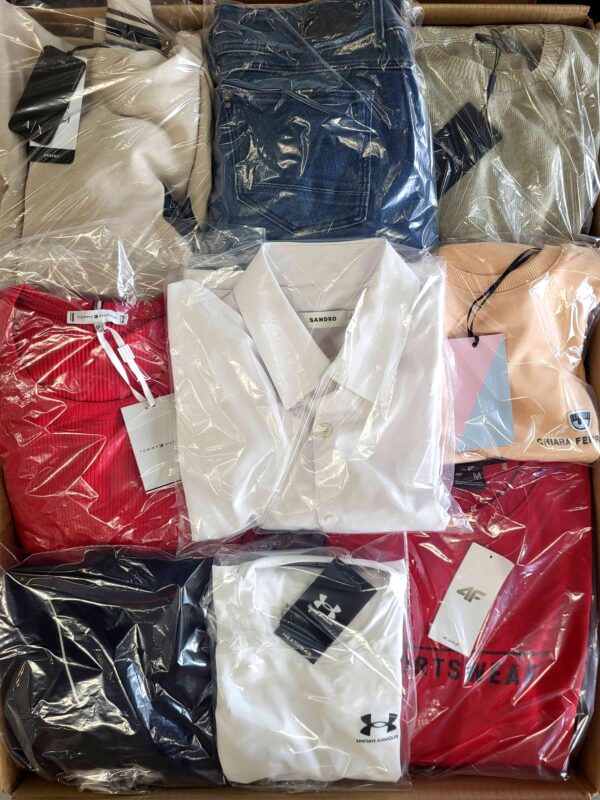 The photo shows a package with clothing in the category B.