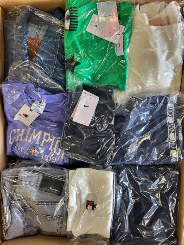 The photo shows a package with clothing in the category B.
