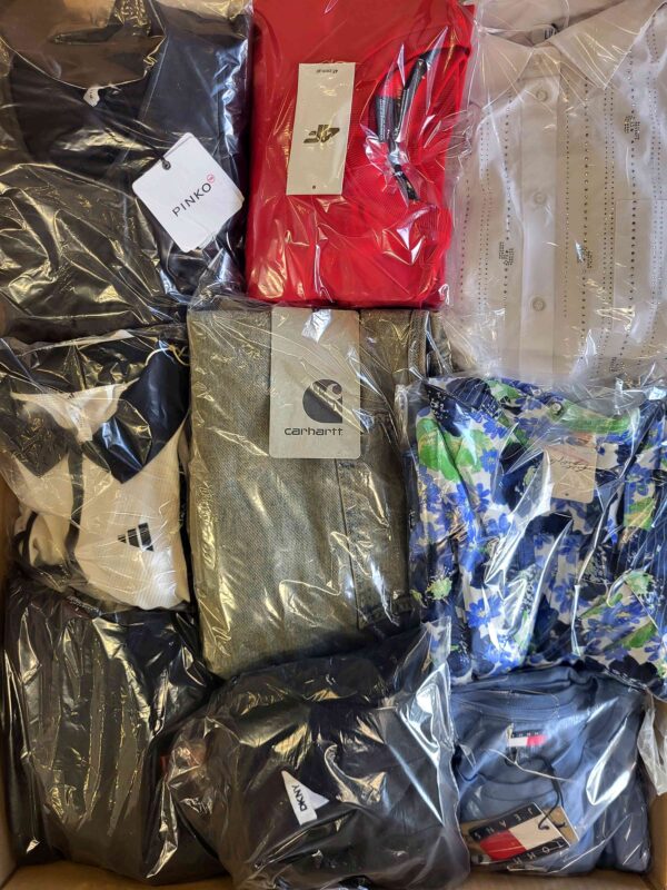 The photo shows a package with clothing in the category B.