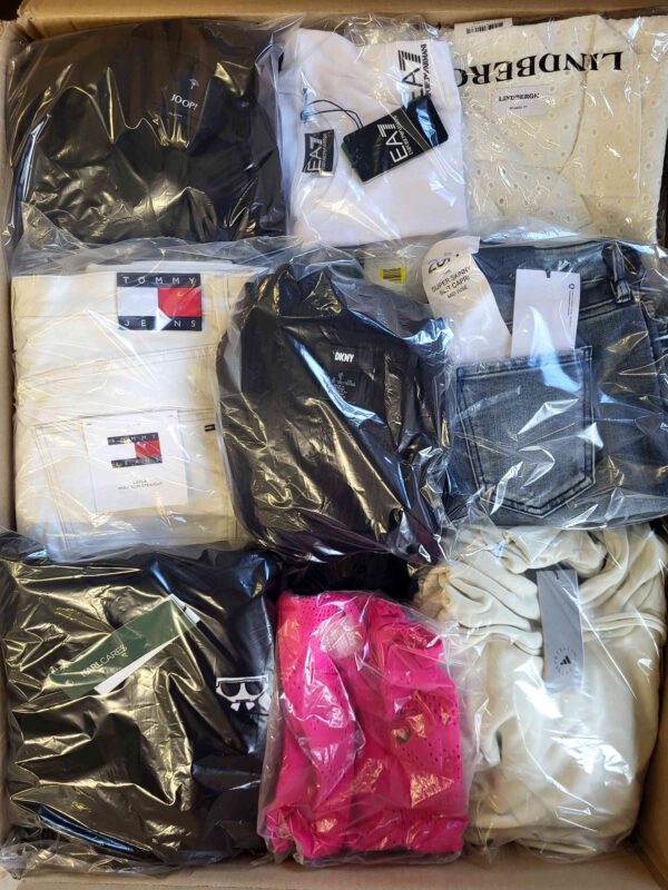 The photo shows a package with clothing in the category B.