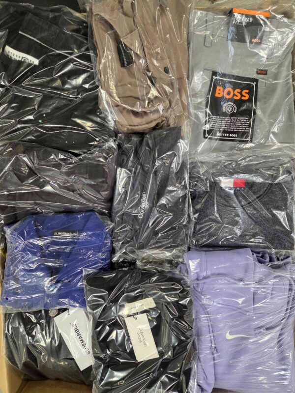 The photo shows a package with clothing in the category B.