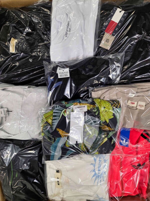 The photo shows a package with clothing in the category B.