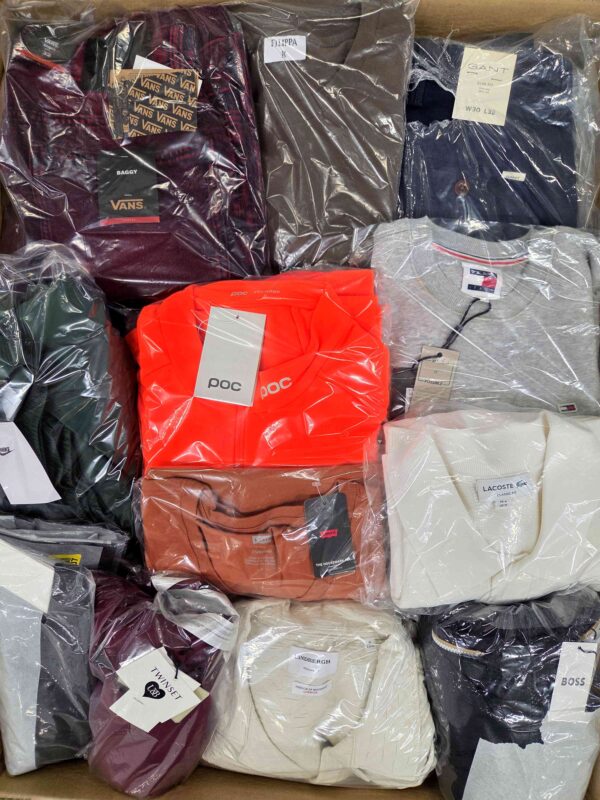 The photo shows a package with clothing in the category B.