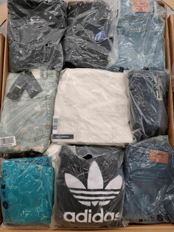 The photo shows a package with clothing in the category D.