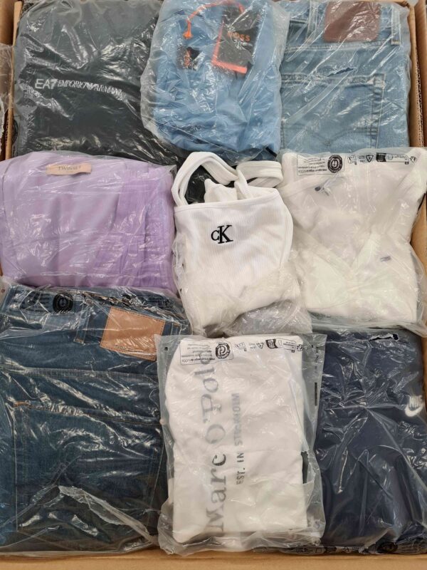 The photo shows a package with clothing in the category D.