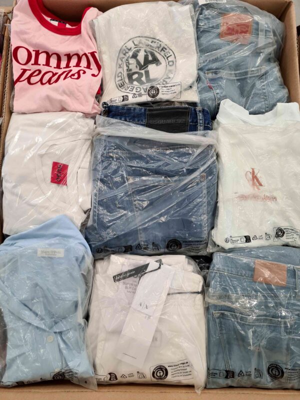 The photo shows a package with clothing in the category D.