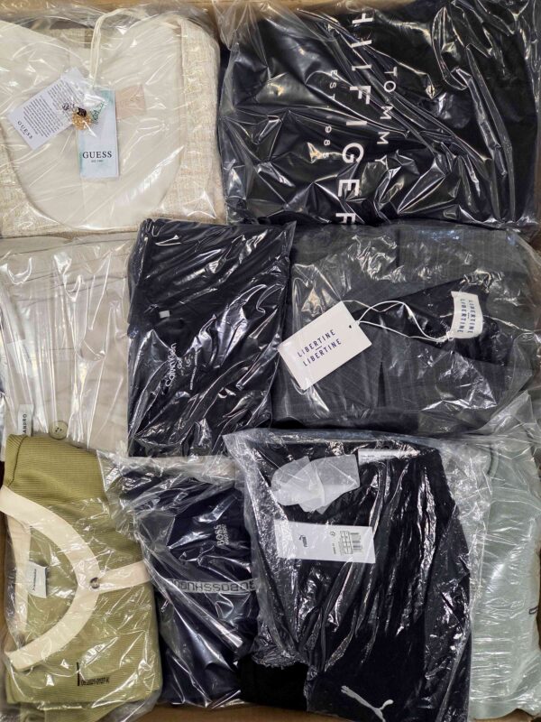 The photo shows a package with clothing in the category B.