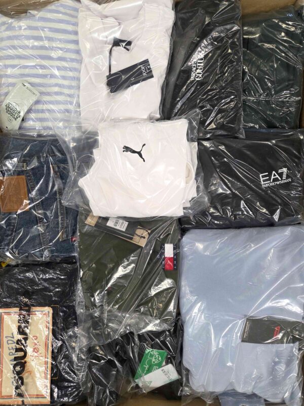 The photo shows a package with clothing in the category B.