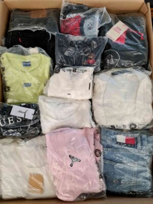 The photo shows a package with clothing in the category D.