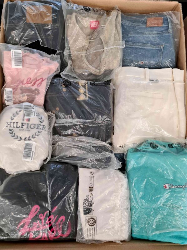 The photo shows a package with clothing in the category D.