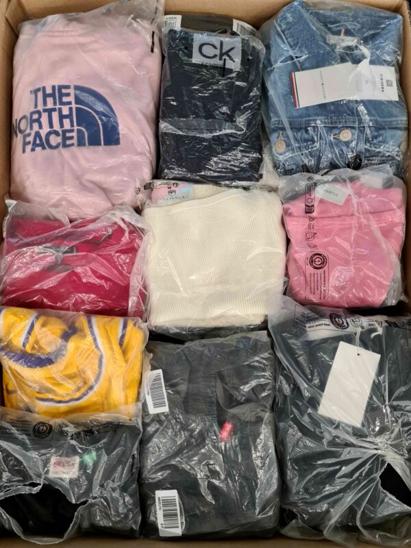The photo shows a package with clothing in the category D.