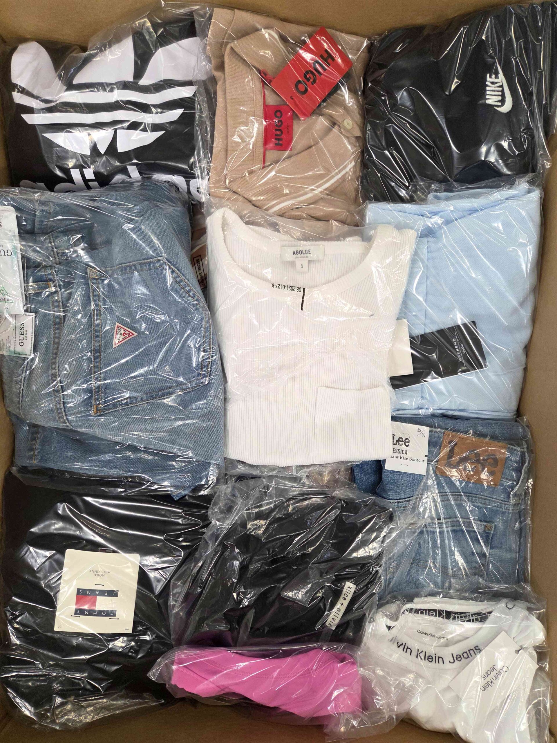 The photo shows a package with clothing in the category B.