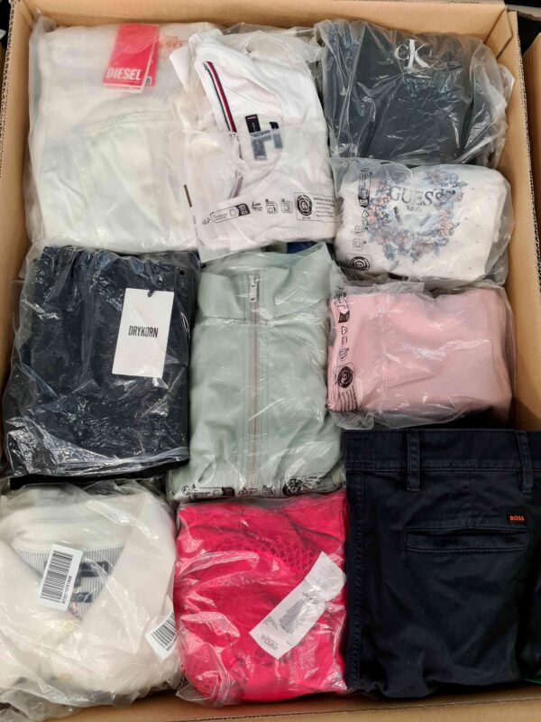 The photo shows a package with clothing in the category D.
