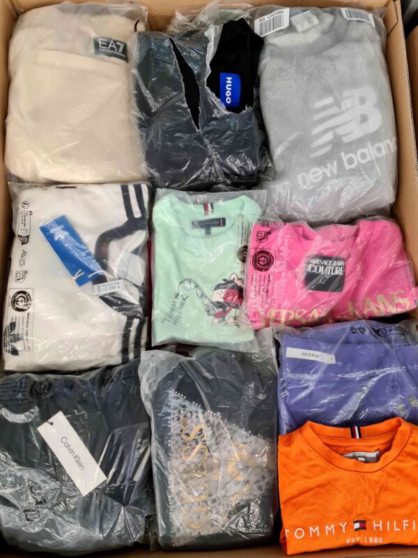The photo shows a package with clothing in the category D.
