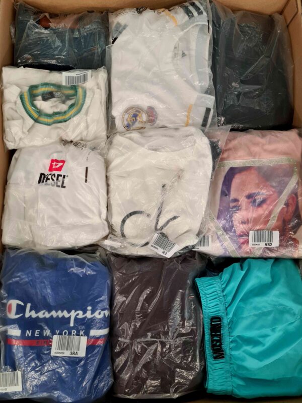 The photo shows a package with clothing in the category D.