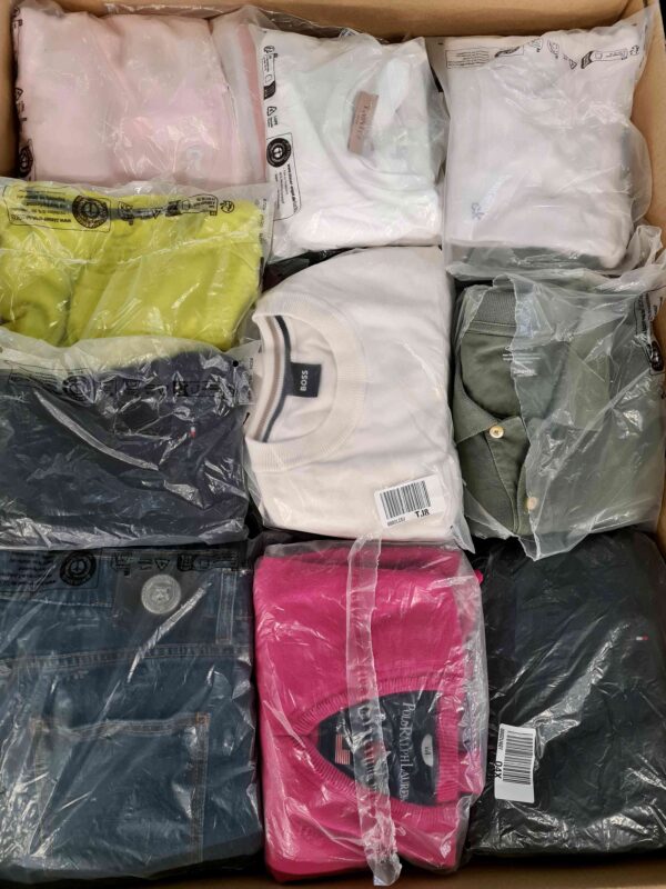 The photo shows a package with clothing in the category D.