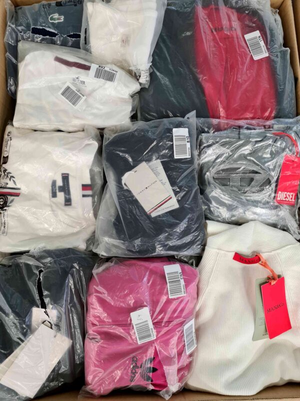 The photo shows a package with clothing in the category D.