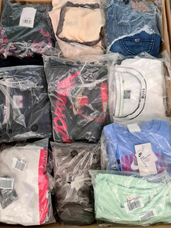 The photo shows a package with clothing in the category D.