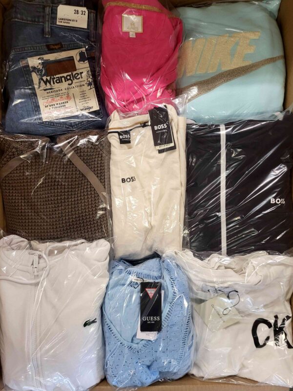 The photo shows a package with clothing in the category C.