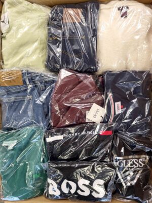 The photo shows a package with clothing in the category C.