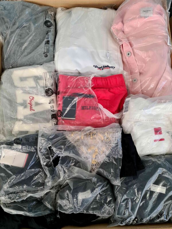The photo shows a package with clothing in the category D.