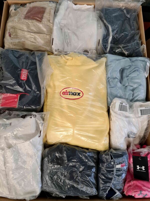 The photo shows a package with clothing in the category D.