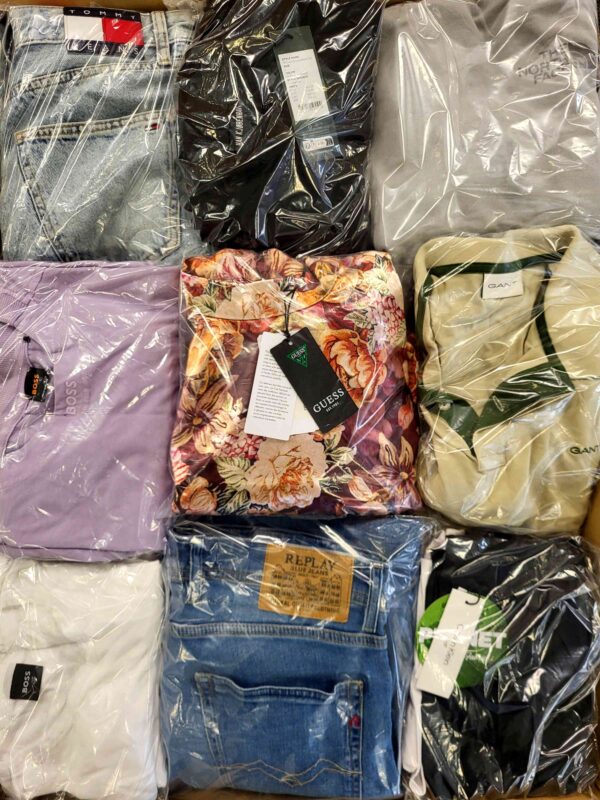 The photo shows a package with clothing in the category C.