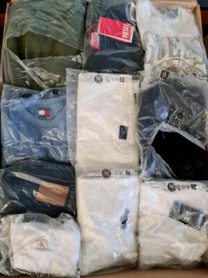 The photo shows a package with clothing in the category D.