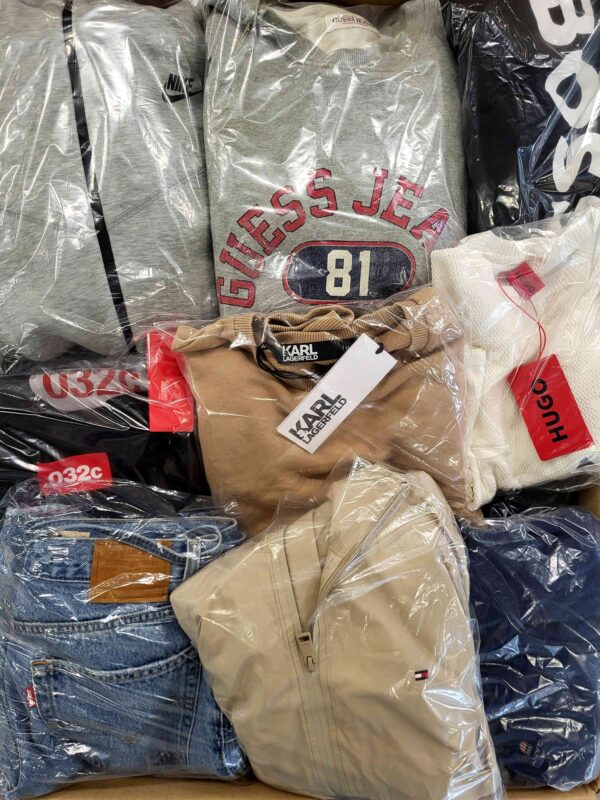 The photo shows a package with clothing in the category C.