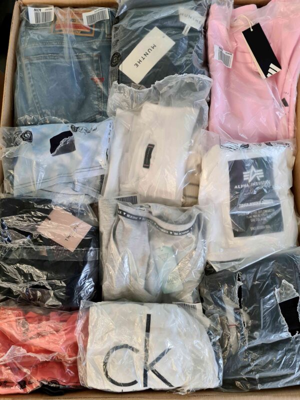 The photo shows a package with clothing in the category D.
